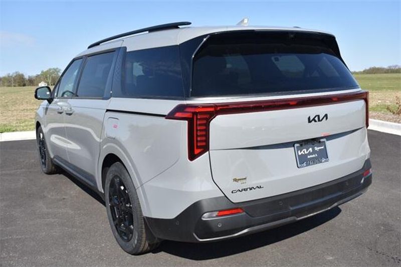 2025 Kia Carnival SX PrestigeImage 5