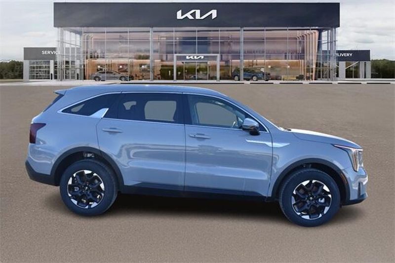 New 2025 Kia Sorento SImage 2