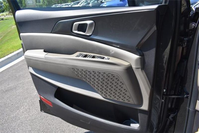 2025 Kia Carnival LXImage 30