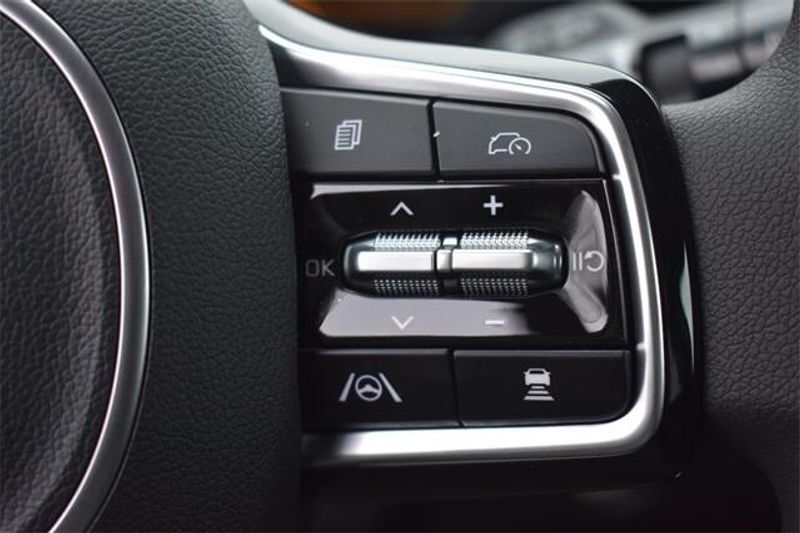 2025 Kia Sorento LXImage 22