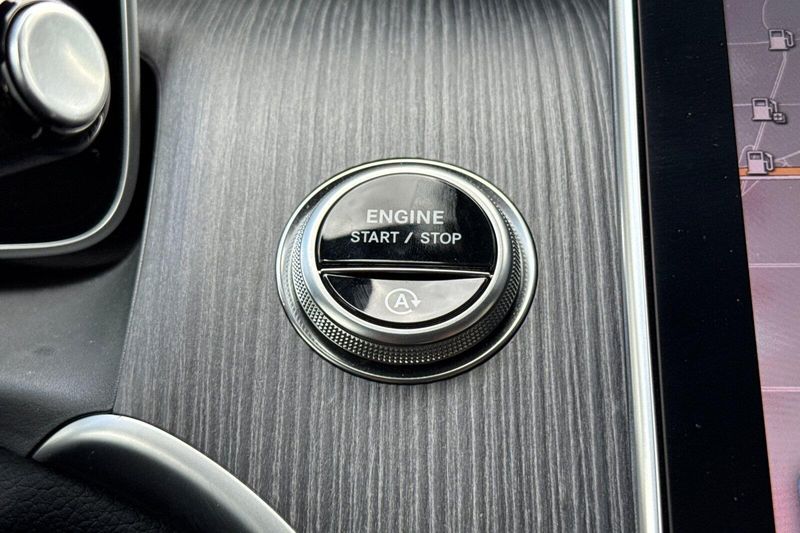Used 2025 Mercedes-Benz GLC 300Image 26
