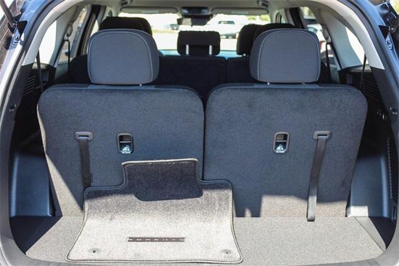 2025 Kia Sorento LXImage 28
