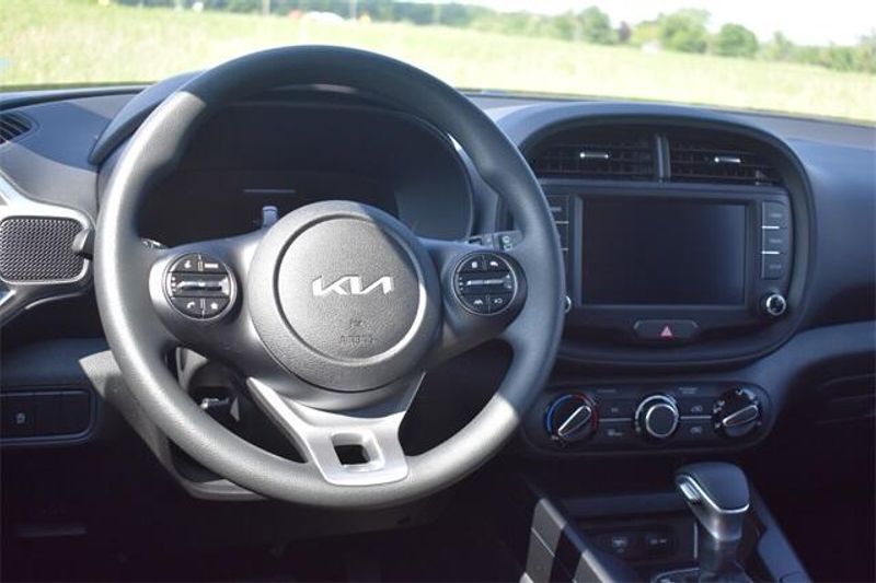 New 2025 Kia Soul LXImage 17