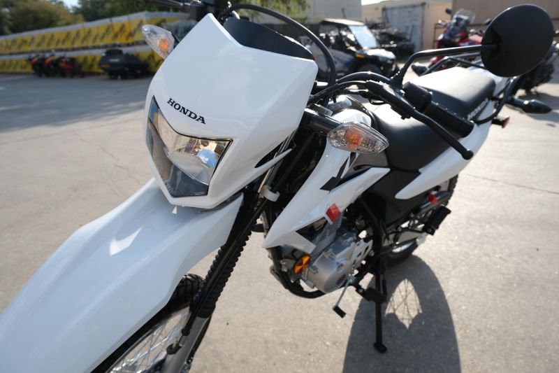 2024 Honda XR150LImage 2