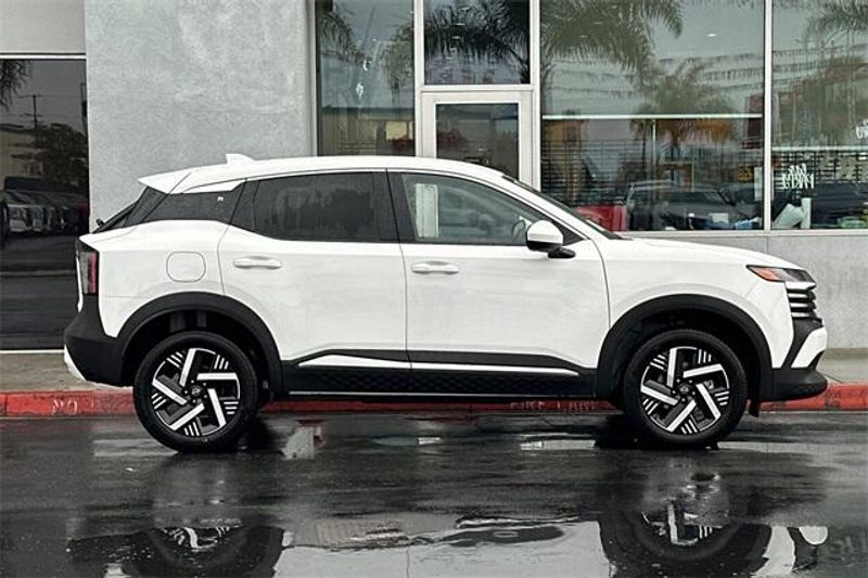 2025 Nissan Kicks SVImage 2
