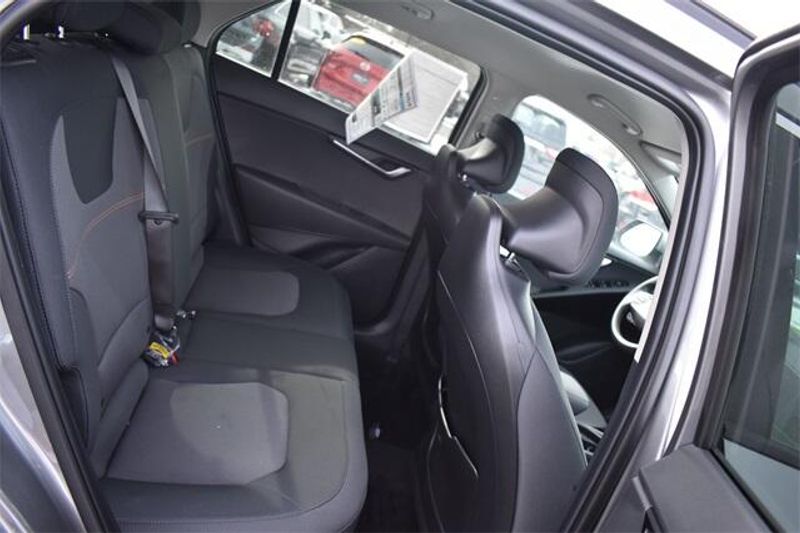 2025 Kia Niro LXImage 13