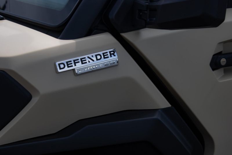 NEW 2026 CAN-AM DEFENDER LIMITED CAB HD11 Image 2