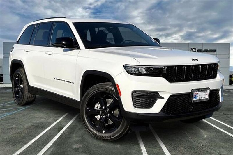 New 2025 Jeep Grand Cherokee Altitude X 4x4Image 14