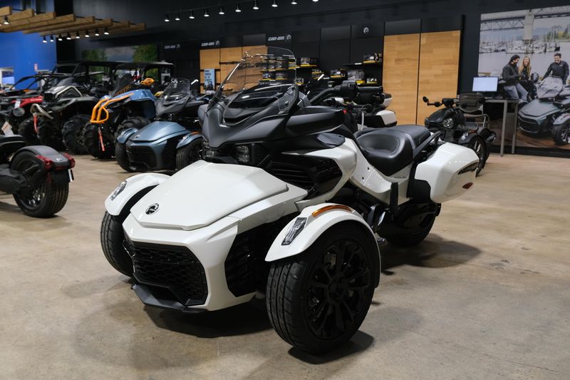 NEW 2026 CAN-AM SPYDER F3-T Image 5