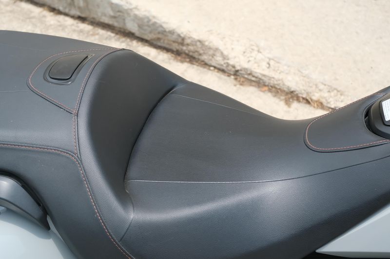 2021 Honda GOLDWING DCT DEEP PEARL GRAY Image 9