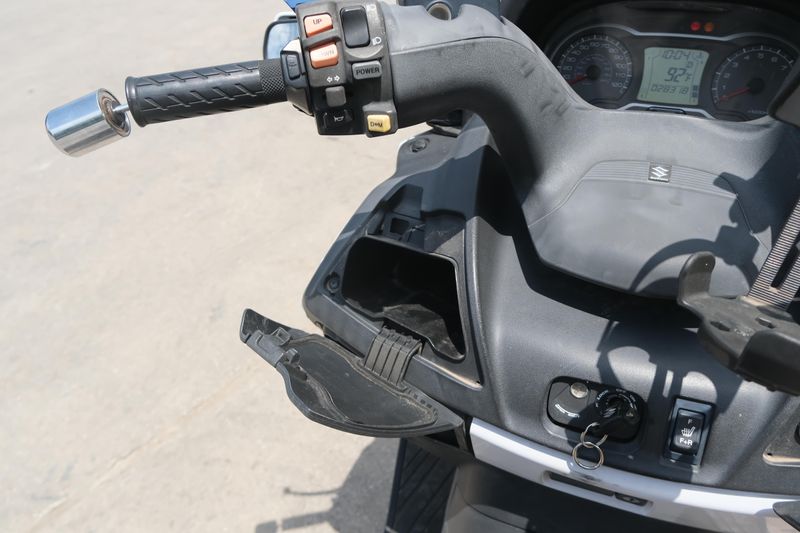 2018 Suzuki BURGMAN 650 ABS WHITE Image 13