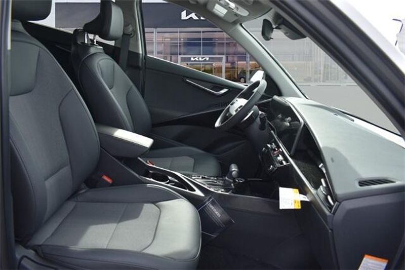 New 2025 Kia Niro EX TouringImage 12