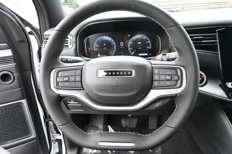 2025 Jeep Wagoneer Series II CarbideImage 22