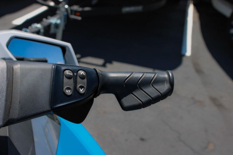 2019 SEADOO GTI SE 130 BLUE SILVER Image 17