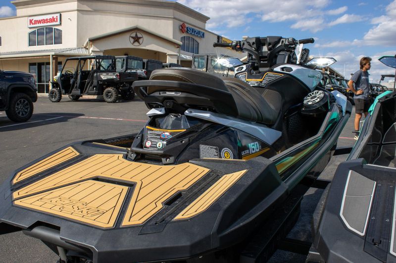 NEW 2026 KAWASAKI JET SKI ULTRA 160LX Image 7