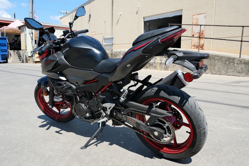 USED 2025 KAWASAKI Z500 SE ABS Image 4
