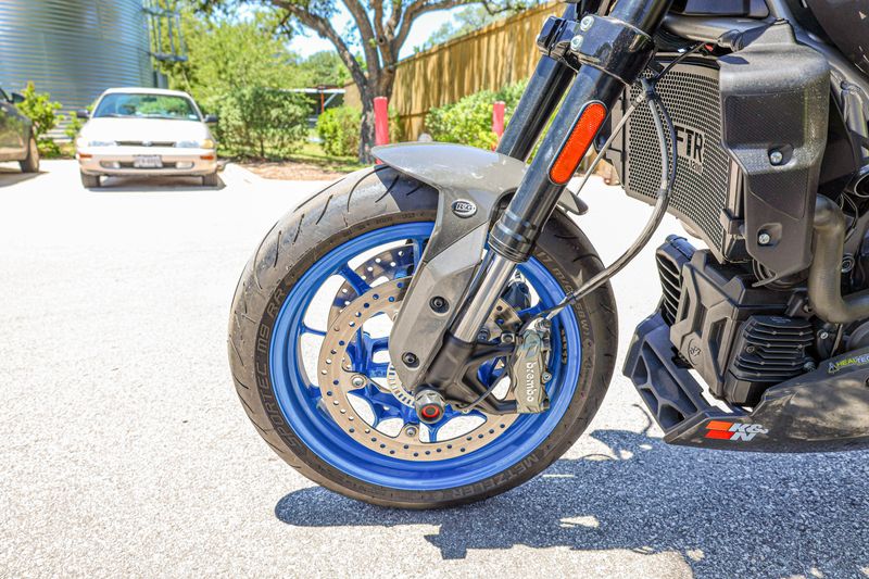 USED 2024 INDIAN MOTORCYCLE FTR SPORT STORM GRAY  RED 49ST Image 5