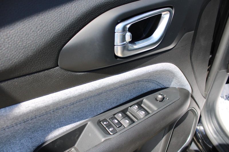 2025 Jeep Compass Latitude photo 11