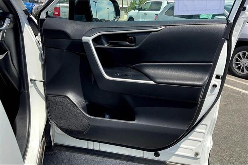 2022 Toyota RAV4 LEImage 23