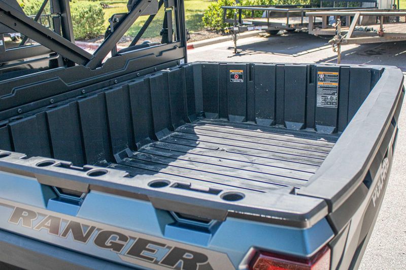 2025 Polaris RANGER CREW XP 1000 PREMIUM BLUE SLATE METALLIC SMOKE Image 11