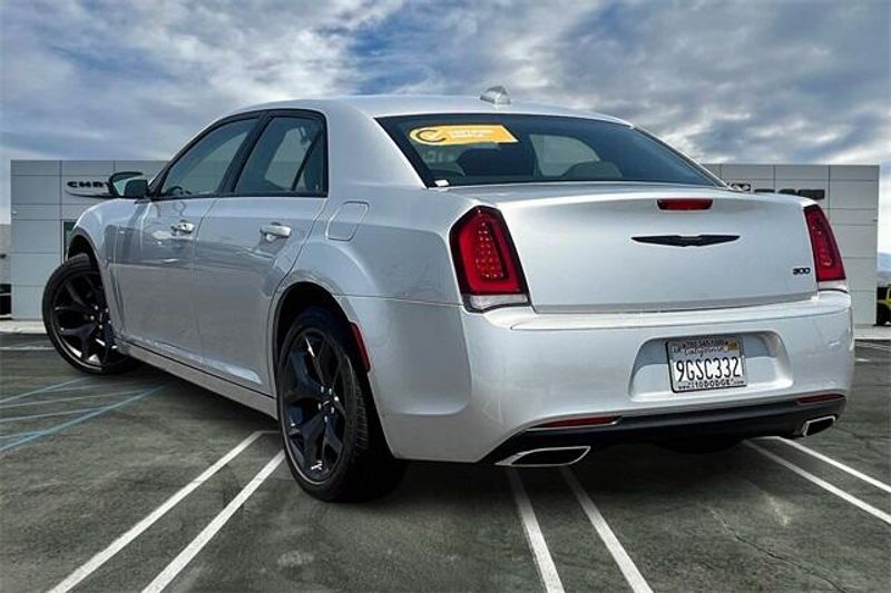 Used 2023 Chrysler 300 TouringImage 10