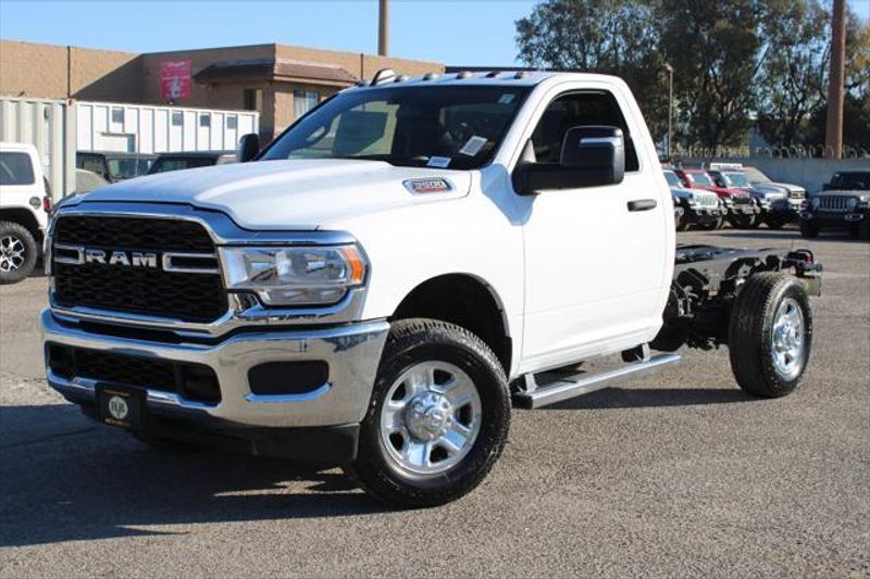 2023 RAM 3500 Chassis Cab Tradesman/SLTImage 13