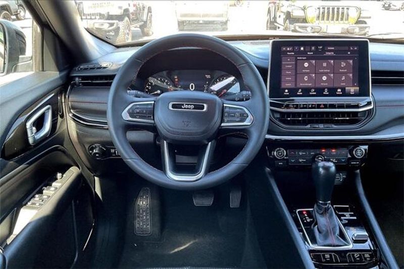 2023 Jeep Compass Trailhawk photo 3