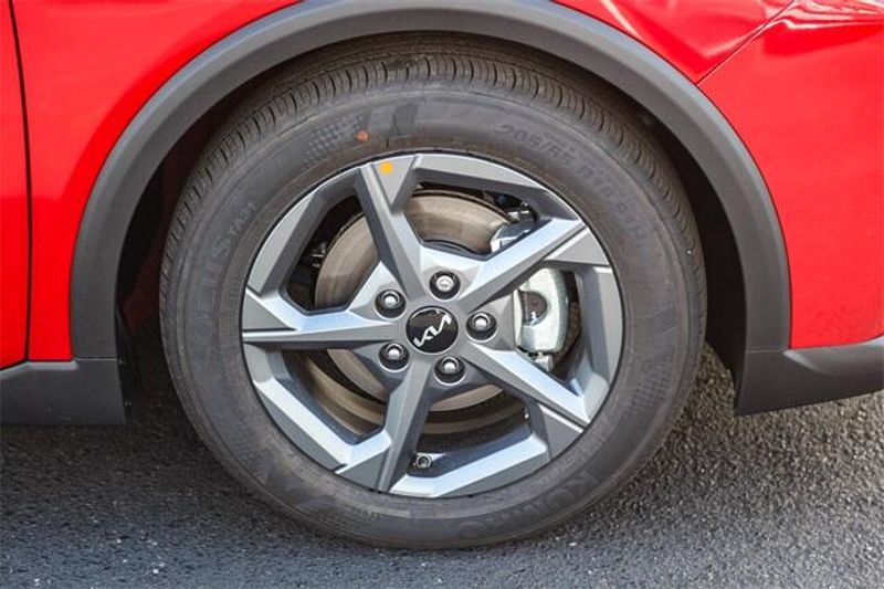New 2025 Kia K4 LXSImage 25