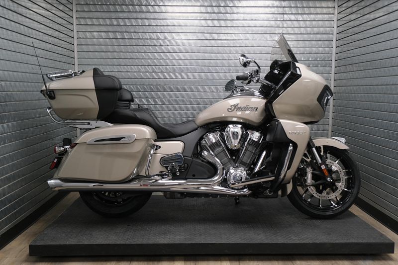 NEW 2026 INDIAN MOTORCYCLE PURSUIT LIMITED WITH 112 PACKAGE Image 2