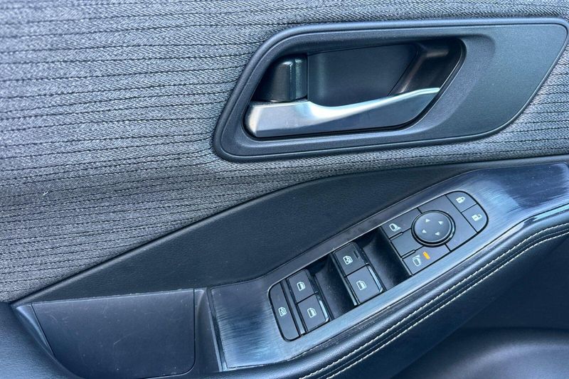 Used 2023 Nissan Rogue SVImage 11