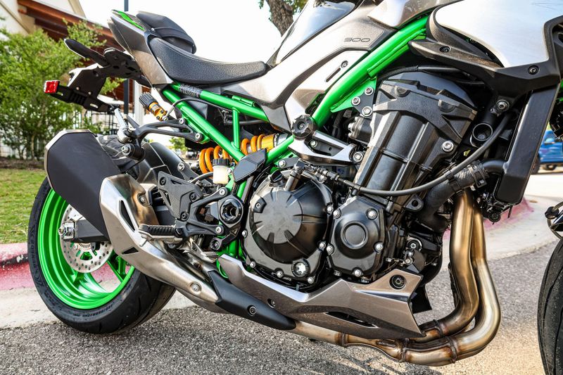 2025 Kawasaki Z900 SE ABS  METALLIC MATTE GRAPHITE GRAY AND EBONY AND METALLIC GRAPHITE GRAY Image 17