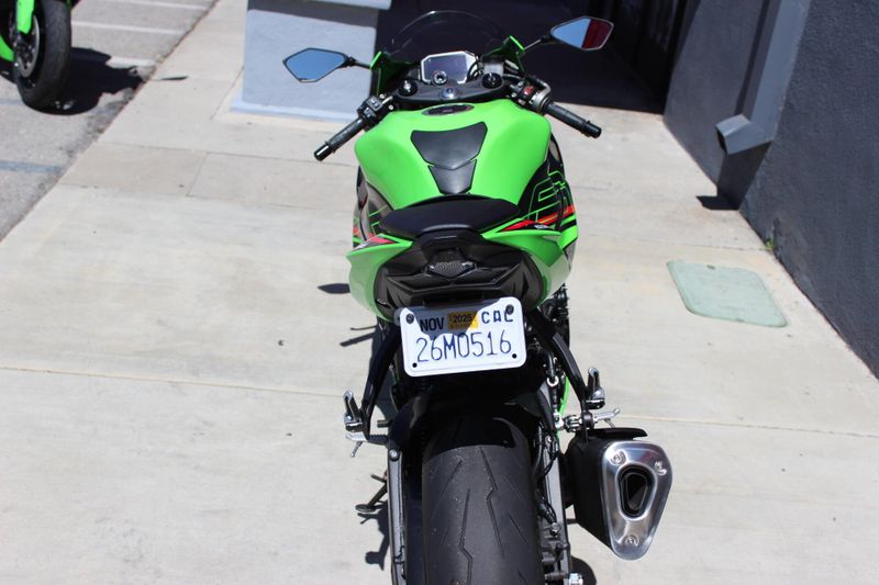 2024 Kawasaki Ninja�� ZX���-6R ABS Image 3