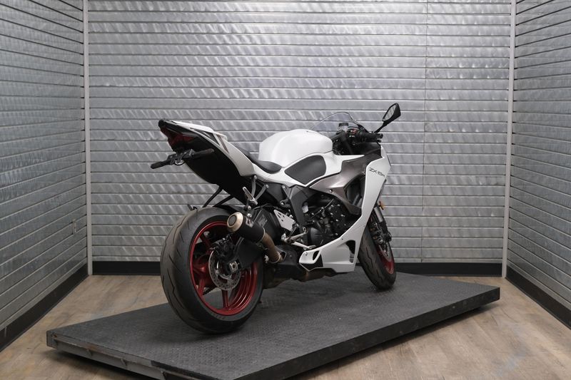 USED 2025 KAWASAKI NINJA ZX6R Image 3
