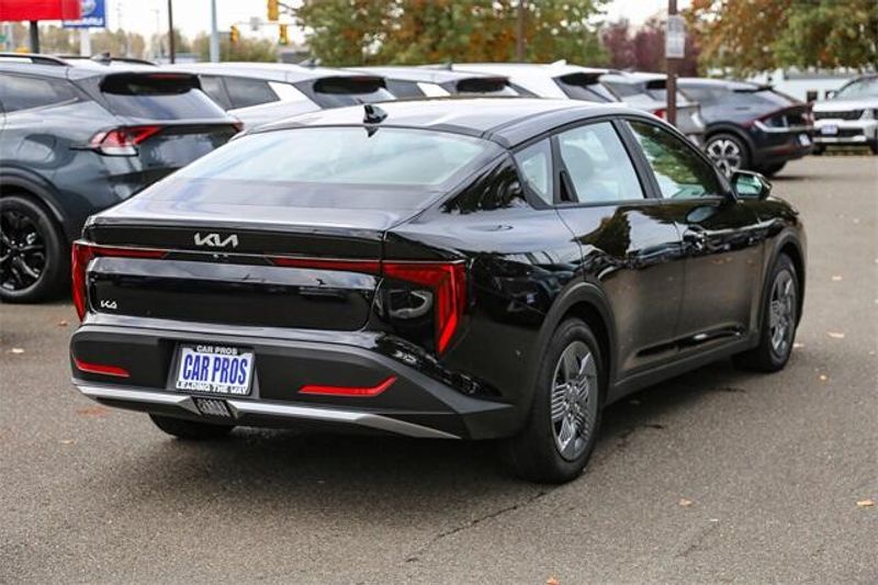 New 2025 Kia K4 LXImage 17