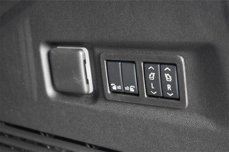 New 2026 Chevrolet Suburban PremierImage 24