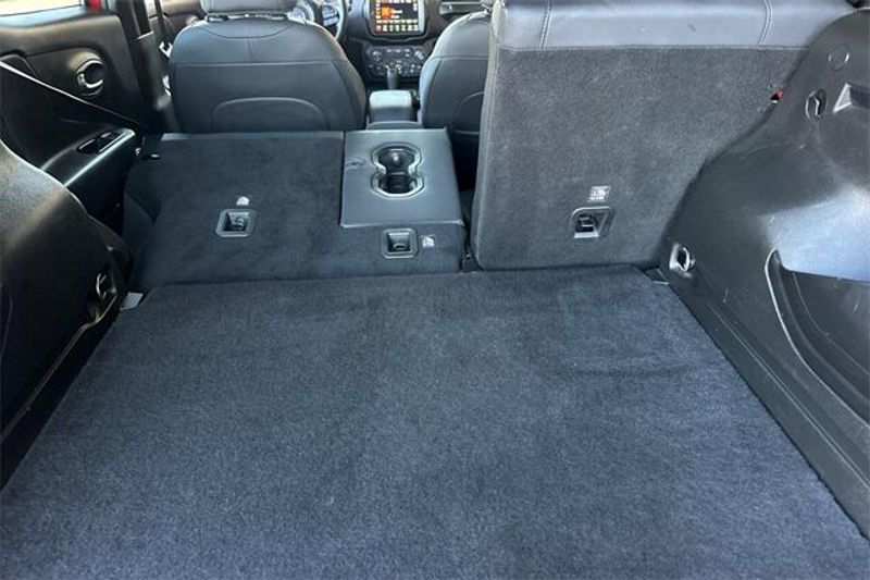 Used 2022 Jeep Renegade TrailhawkImage 13