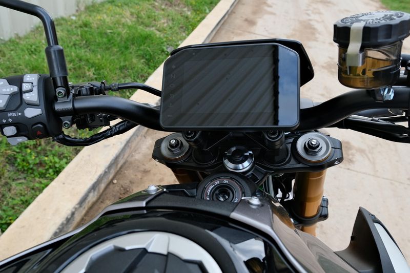NEW 2025 KAWASAKI Z900 SE ABS Image 4