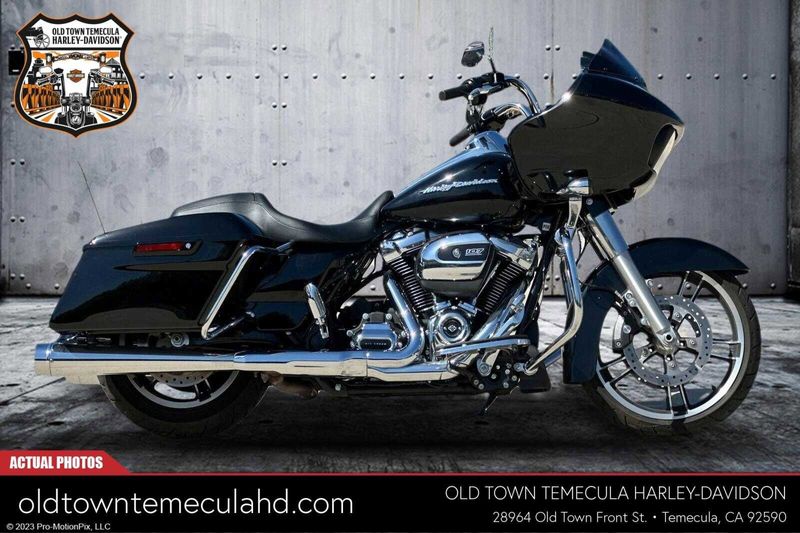 2017 Harley-Davidson Road Glide in a Black exterior color. BMW Motorcycles of Temecula – Southern California (951) 506-6903 bmwmotorcyclesoftemecula.com 