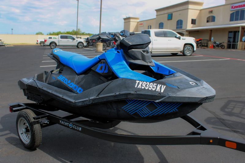 2023 SEADOO SPARK TRIXX FOR 3 WITH AUDIO BLUE Image 3