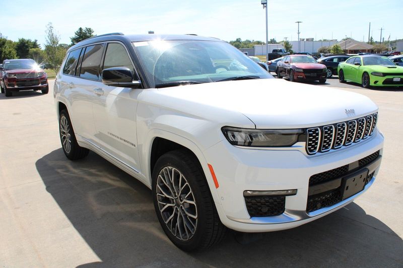 2025 Jeep Grand Cherokee L Summit Reserve photo 5