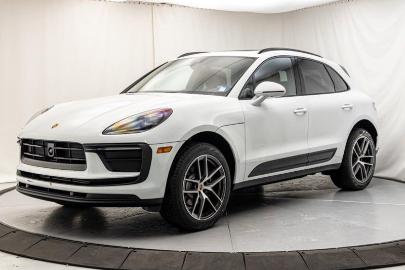 2024 Porsche Macan Image 1