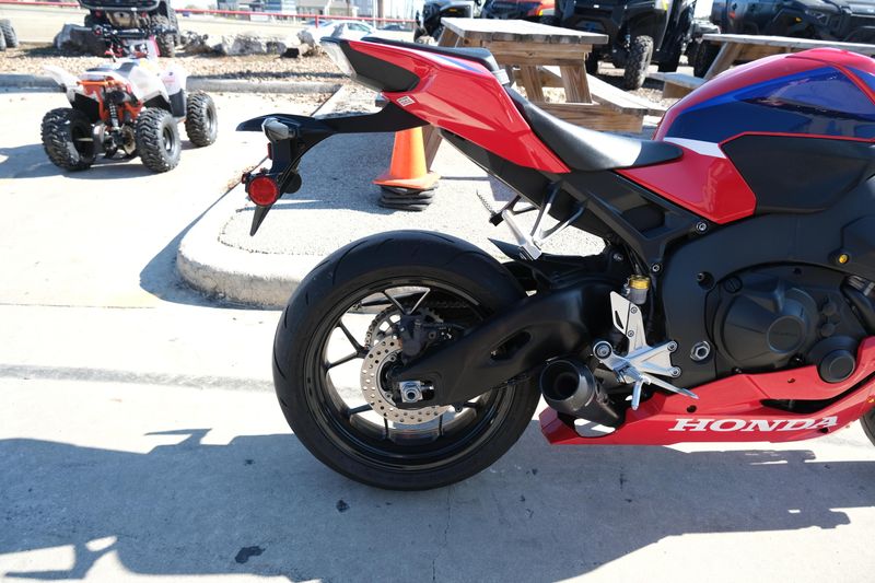 2022 Honda CBR1000RR GRAND PRIX REDImage 6