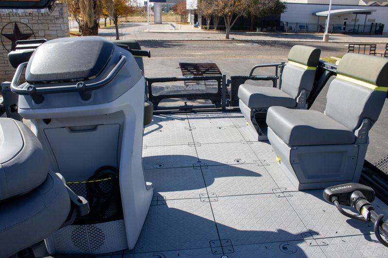 NEW 2026 SEADOO SWITCH FISH COMPACT 170HP WITH PAINTED TRAILER Image 15