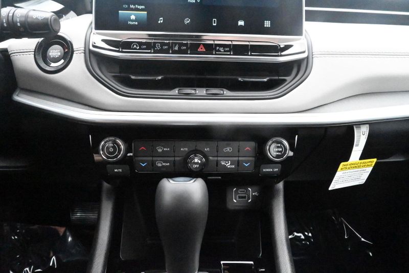 2025 Jeep Compass LimitedImage 27