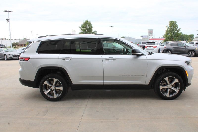 2023 Jeep Grand Cherokee L photo 6