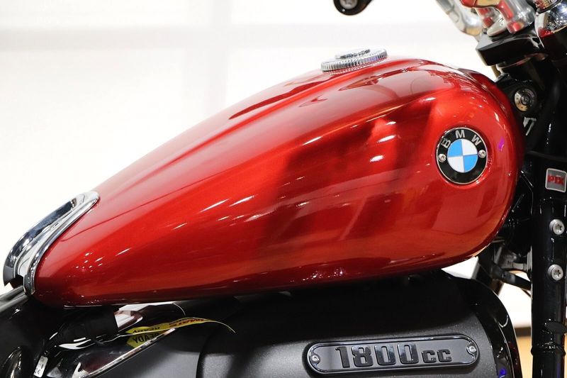 2022 BMW R 18 Classic in a MARS RED METALLIC exterior color. BMW Motorcycles of Temecula – Southern California 951-395-0675 bmwmotorcyclesoftemecula.com 
