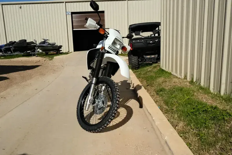 NEW 2025 HONDA XR650L WHITE Image 6