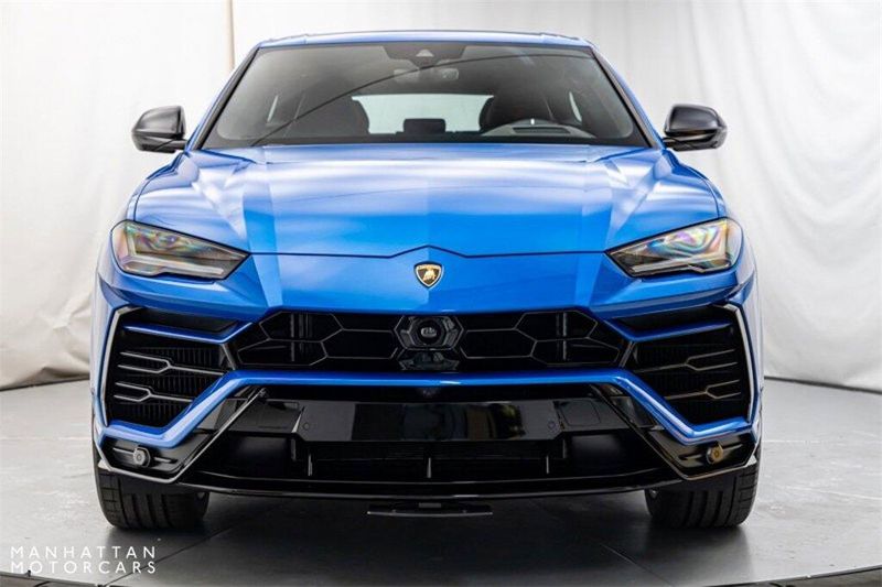 2022 Lamborghini Urus BaseImage 8