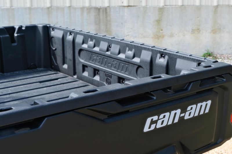 2025 Can-Am DEFENDER DPS HD7 COMPASS GREEN Image 31