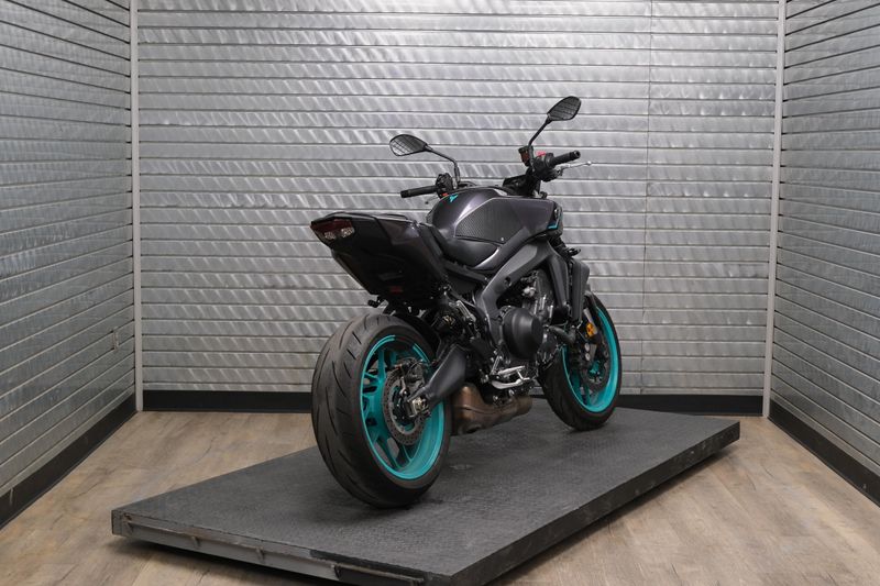 USED 2024 YAMAHA MT09 Image 3